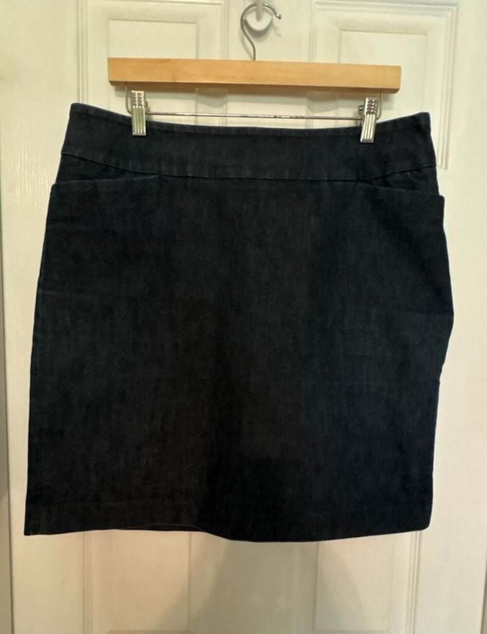 Fair Preowned Halogen Women's Size 16 Dark Wash Denim Pencil Skirt with Back Sli